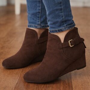 Hokus Pokus Follie Brown Suede Wedge Ankle Boots – Women’s Size 11